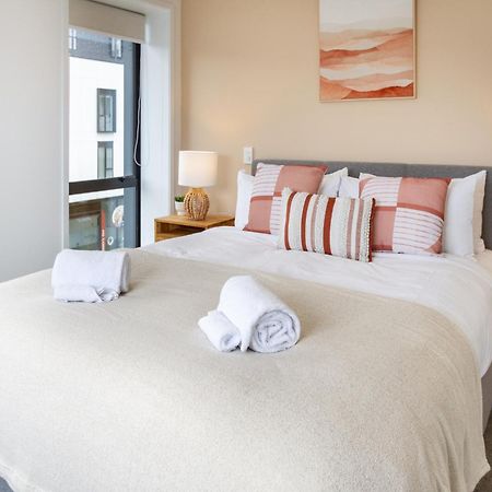 Modern City Lifestyle: 2 Bedroom 1 Bath Christchurch Exteriör bild