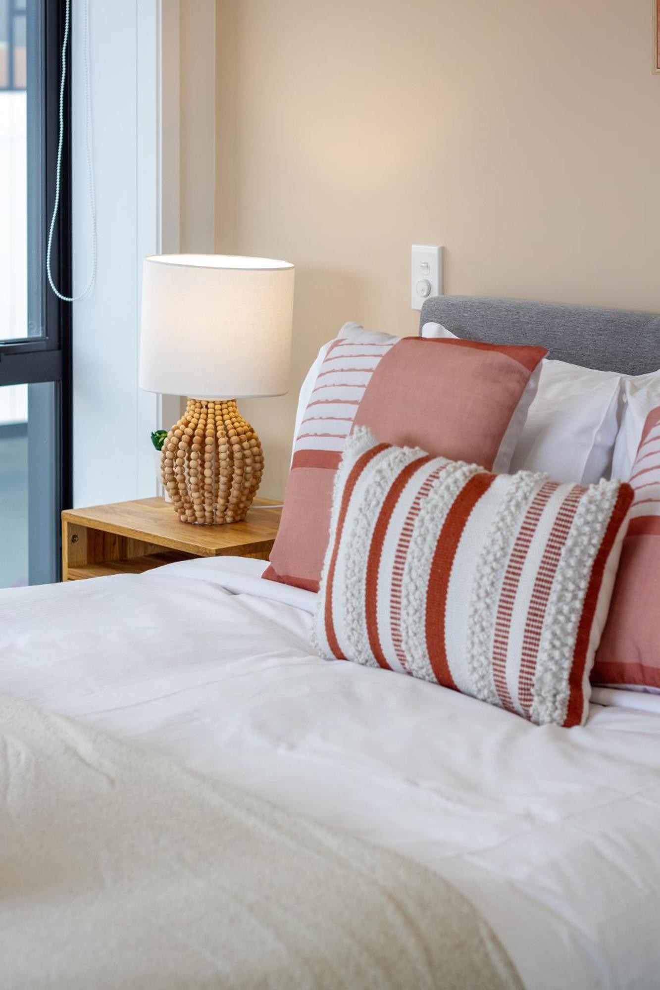 Modern City Lifestyle: 2 Bedroom 1 Bath Christchurch Exteriör bild