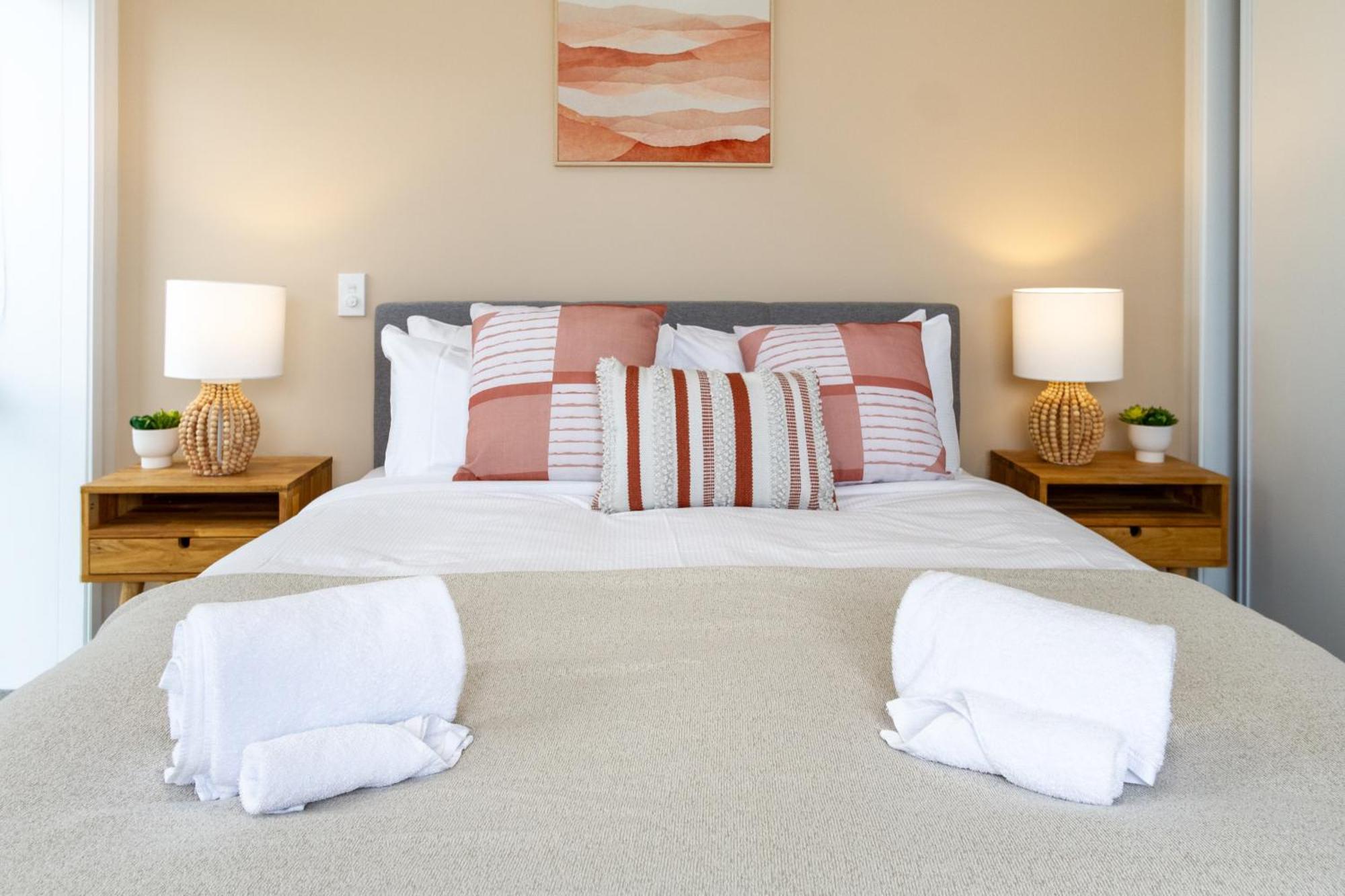 Modern City Lifestyle: 2 Bedroom 1 Bath Christchurch Exteriör bild