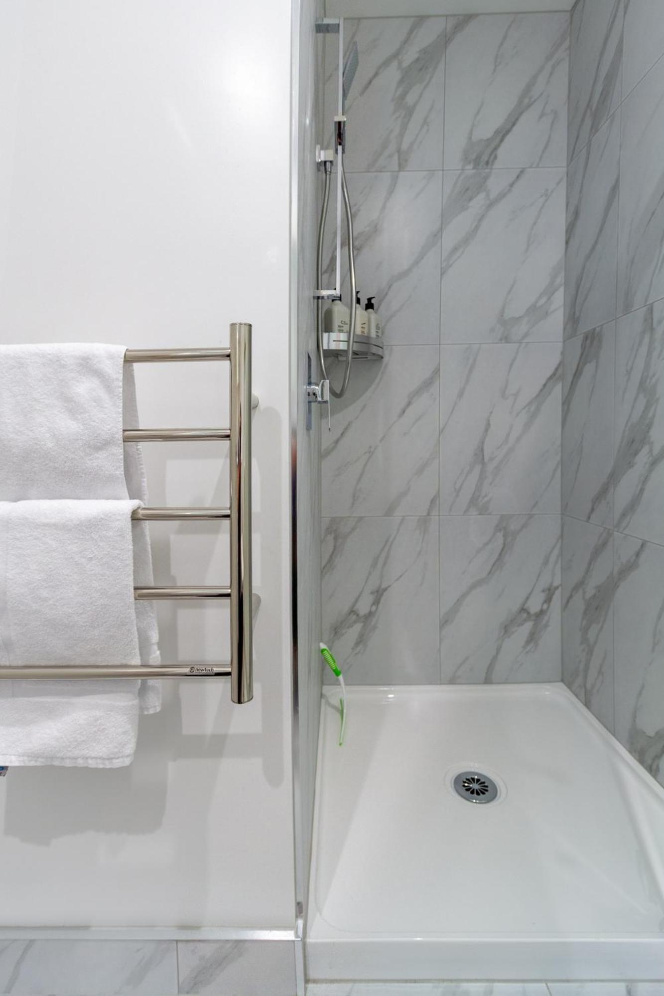 Modern City Lifestyle: 2 Bedroom 1 Bath Christchurch Exteriör bild