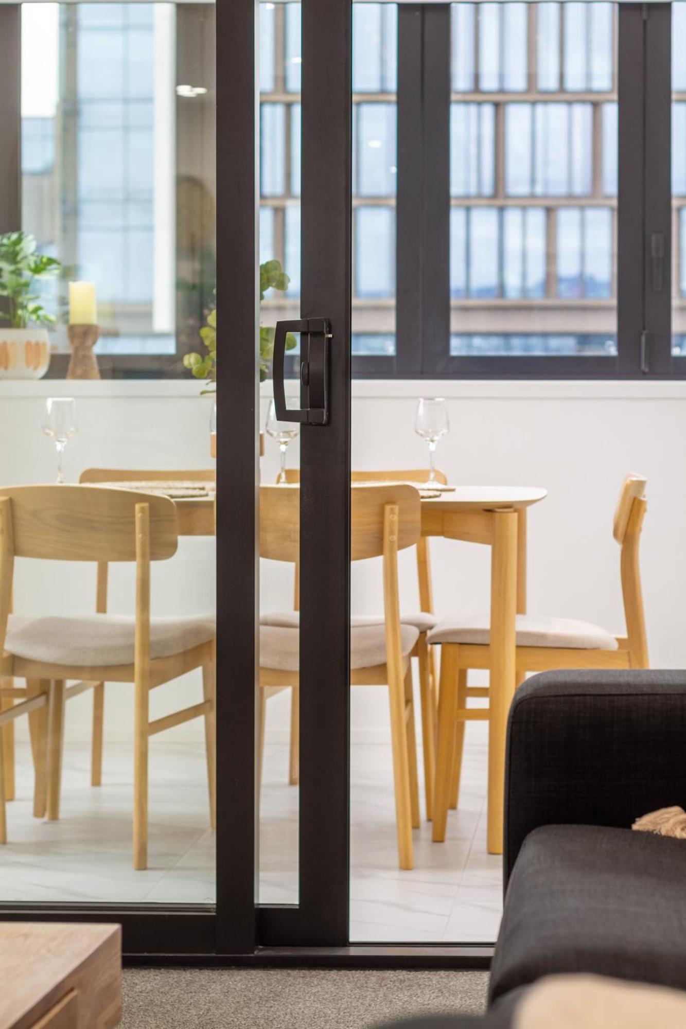 Modern City Lifestyle: 2 Bedroom 1 Bath Christchurch Exteriör bild