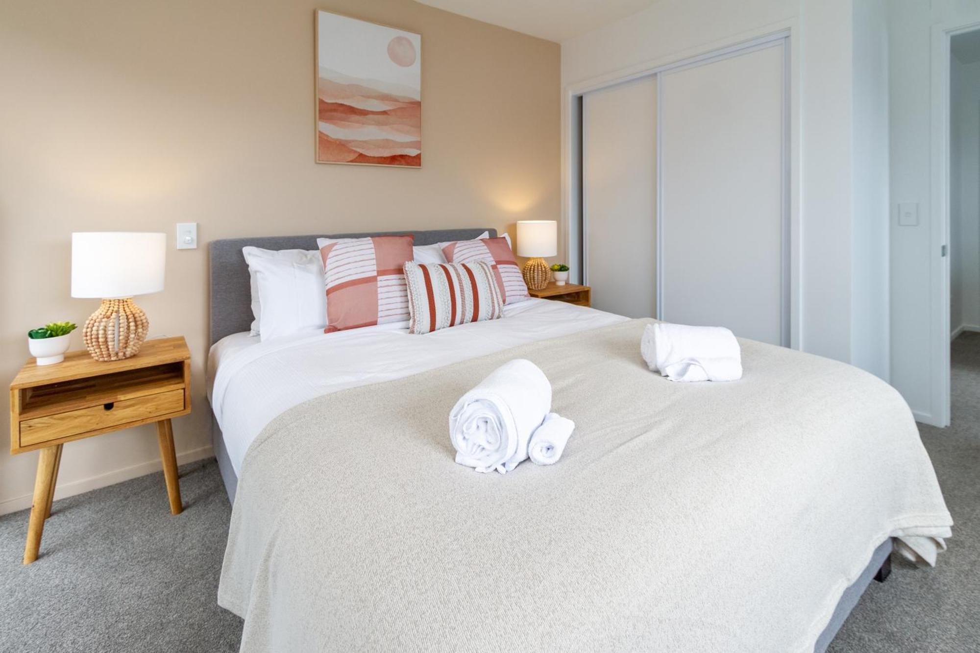 Modern City Lifestyle: 2 Bedroom 1 Bath Christchurch Exteriör bild