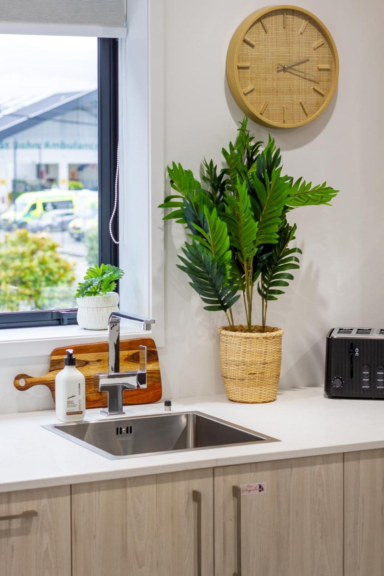 Modern City Lifestyle: 2 Bedroom 1 Bath Christchurch Exteriör bild